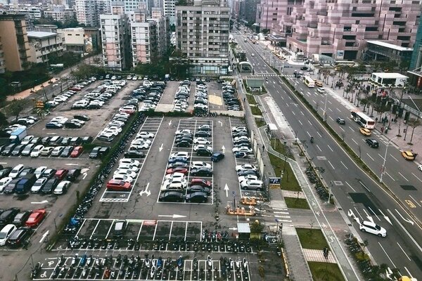 有「最貴停車場」之稱的D3土地。本報資料照片