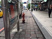 環狀線大坪林站-板新站間　人行道更新開工