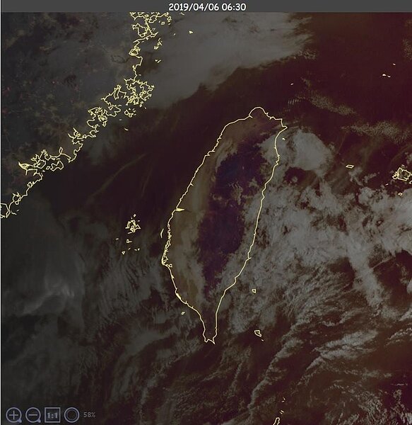 中央氣象局副局長鄭明典在臉書表示,清晨靠山區有霧,整體來說,今天雲量偏少,風速又弱,各地都會熱。要注意補充水分,別中暑了。圖/取自氣象局網站