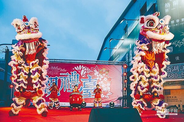 臺灣龍獅團運動協會賣力演出。（臺中市文化局提供）