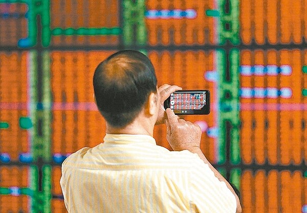 股票族注意,今年股利所得課稅新制二擇一。 (本報系資料庫)