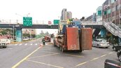 遭聯結車攔腰撞位移　重慶北路陸橋二度評估存廢