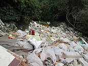 太平山變垃圾山？　警方逮兩人送辦