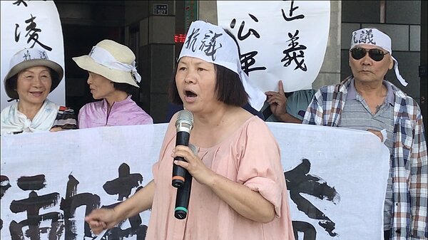 屏東縣議員蔣月惠因「咬警事件」躍上全國版面,起初飽受譴責,經網友挖掘羅騰園善行,也讓她成為火紅話題人物。記者江國豪/攝影