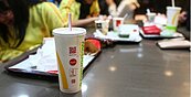 減塑一起來！麥當勞12日起　不主動給吸管