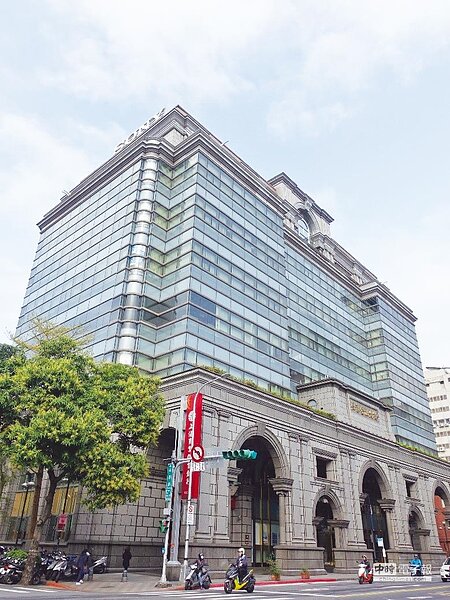 戴德梁行受託標售北市核心區極為稀有的樓層高度4.8米的長春金融大樓優質辦公室,樓的面積共計5,630坪。圖/業者提供