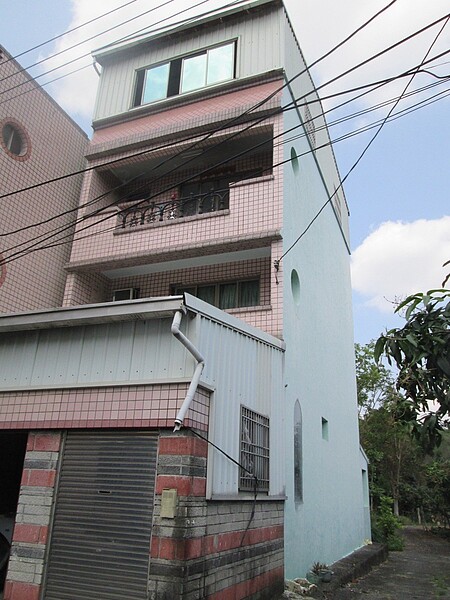 徐姓男子滯欠酒駕罰鍰9萬多元,行政執行署台南分署查封他所有市值2百多萬元的3樓透天厝,擇期拍賣。記者邵心杰/翻攝