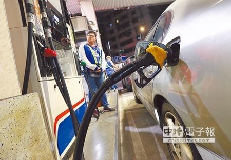 
國內油價漲不停，下周汽油每公升最高將多1.3元到1.5元，民眾荷包將再失血。（本報資料照片）
 