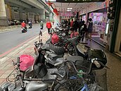 機車退騎樓　景安站周邊將闢停車場