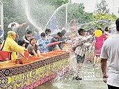 龍岡米干節登場　溼背秀祈福