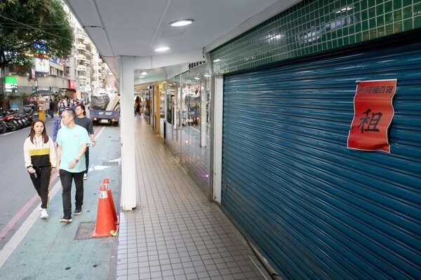 為了救東區倒店潮，台北市府拋出「空屋稅」構想。 