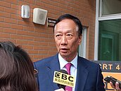 郭台銘3月加碼2千張自家股票　連5個月共買36520張