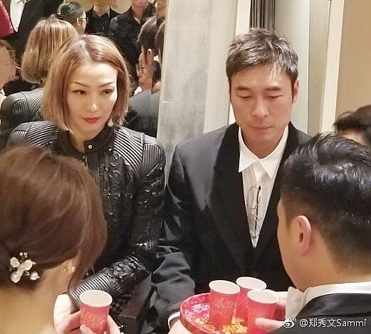 鄭秀文(左)、許志安上月一起出席友人的婚禮。圖/摘自微博