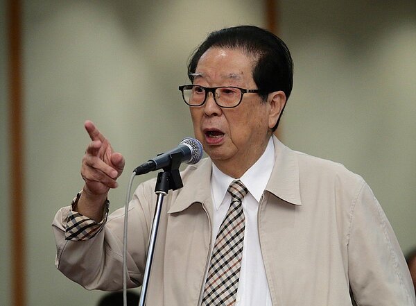 資深股市投資人阿土伯表示要捐2000萬為郭台銘助選。資料照片/聯合報)