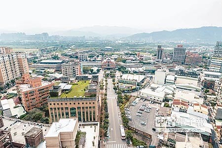 
新北市推動主要幹道都更，希望透過提高容積，讓民眾與實施者更願意參與。（葉德正攝）
 