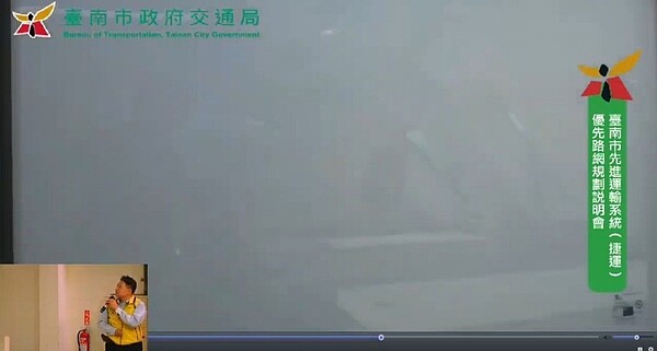 台南規畫中的捷運將引進先進的玻璃霧化技術，車輛行經住宅區時玻璃馬上變霧。圖／取自網路