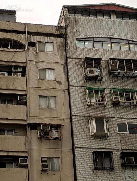 花蓮418地震,造成台北市信義路四段的富貴角大樓傾斜更嚴重。(照片台北市建管處提供)