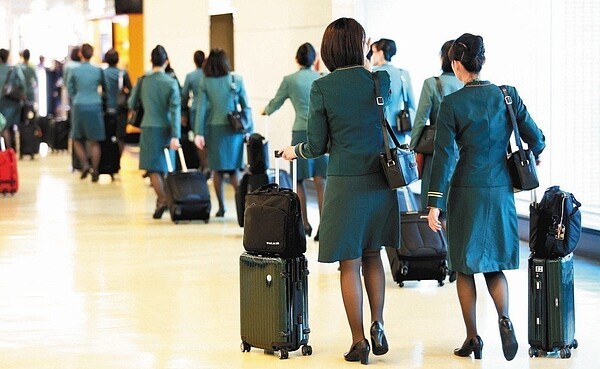 長榮航空勞資調解會議日前宣告破局,桃園市空服員職業工會今經會員代表大會決議,通過將正式啟動罷工投票。本報資料照片