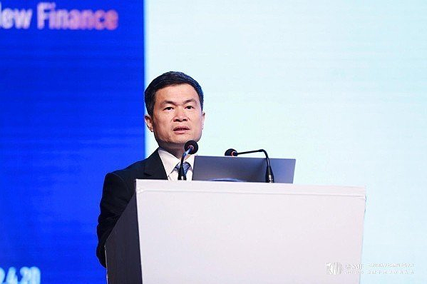 中國證監會副主席方星海指出，中國未來要長期出現大量順差已不可能，投資增長將更多倚靠外資。（取自《澎湃新聞》）