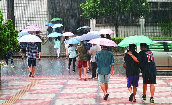 氣象局表示，北部傍晚過後降雨機率提高。