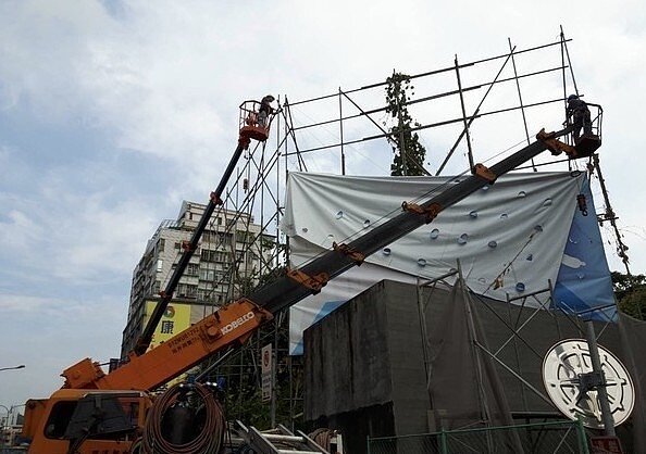 基於公共安全考量,台北市競選廣告不能使用竹鷹架構造。 圖/聯合報系資料照片