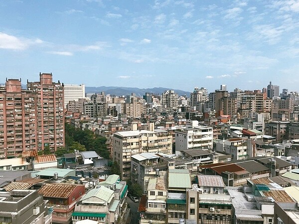 內政部次長花敬群指出,在都市更新部分,就營造費用總產值及案件數推估,保守估計每年可增加新台幣500億元產值。 圖/聯合報系資料照片