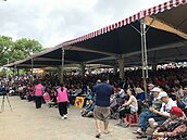 搭捷運就能賞螢　北市榮星花園螢火蟲今年最多