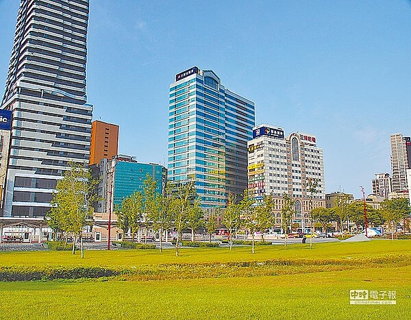 重慶南路台開金融大樓實景照(右二)。圖/業者提供