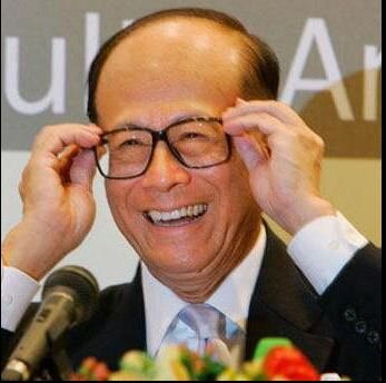 亞洲首富李嘉誠力挺港府打房,且呼籲大學生別一味抱怨買不到房。(圖/翻攝自李嘉誠Facebook)