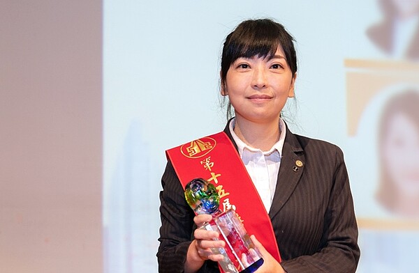 吳采純投入120分的熱誠,做客戶成家的圓夢推手,不僅替客戶成家,自己也圓了買房夢。(圖/永慶房屋提供)