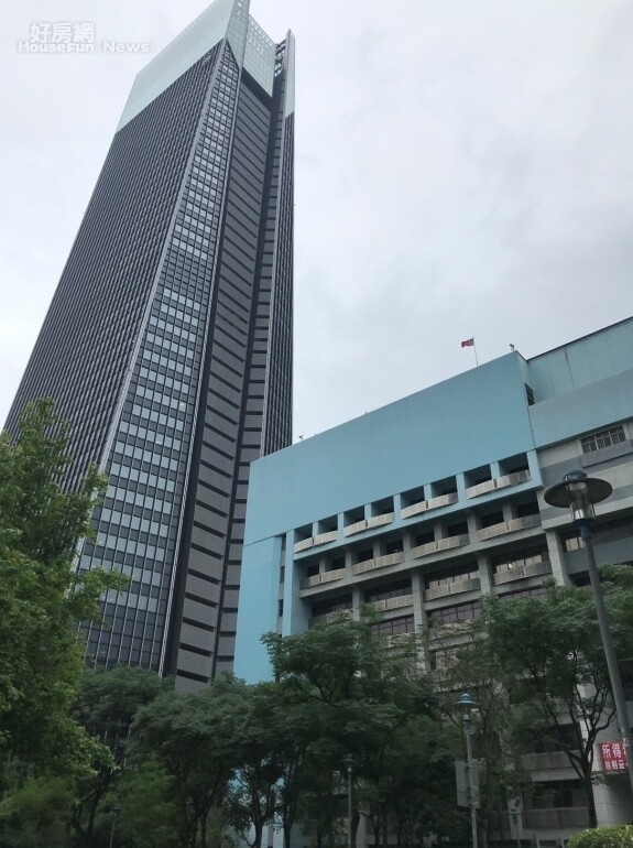 台北市信義行政中心鄰近南山廣場和台北101,地點優越。李彥穎攝