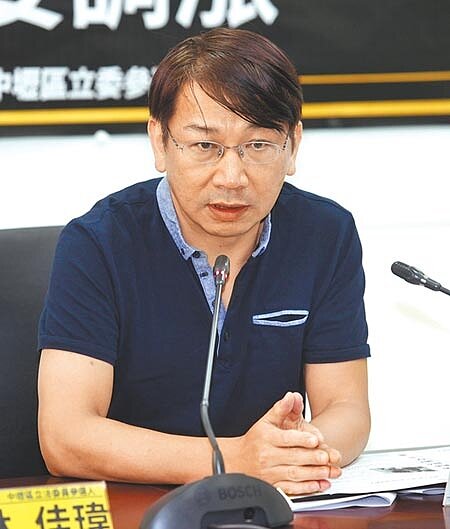 時代力量黨主席邱顯智辭去黨主席，時力立委徐永明希望黨中央舉行的決策委員會議能慰留邱顯智。（姚志平攝） 