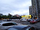 台中人叫苦　繞半小時找嘸車位　