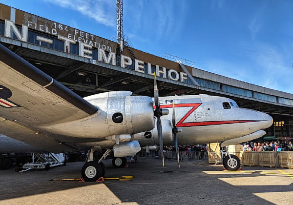 德國柏林丹波霍夫機場(Tempelhof Airport)是柏林最古老的機場。(翻攝Google地圖,Andreas Bodenstein攝影)