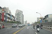 橫跨高市鐵路南北向　大順陸橋改善完工