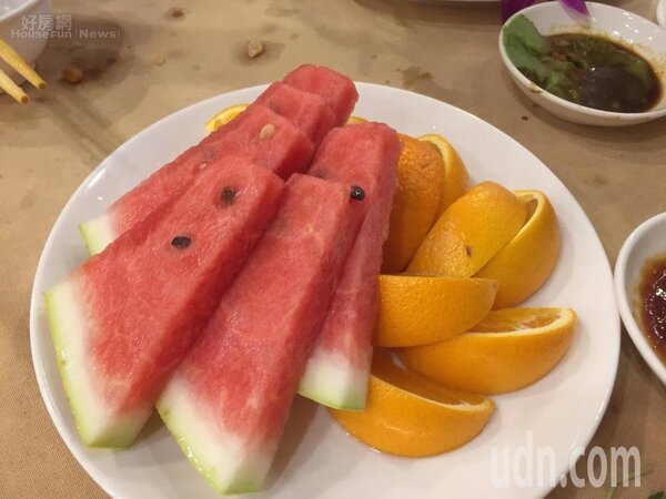 夏日消暑 營養師建議可吃西瓜、百香果、木瓜、鳳梨、奇異果等五款當季水果，助消化又透心涼。聯合報系資料照片
