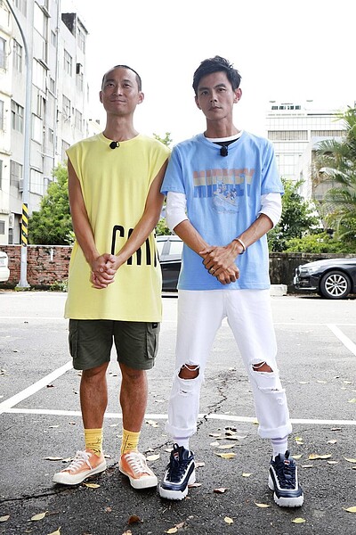 浩角翔起面對鏡頭有些放不開。 圖/民視提供