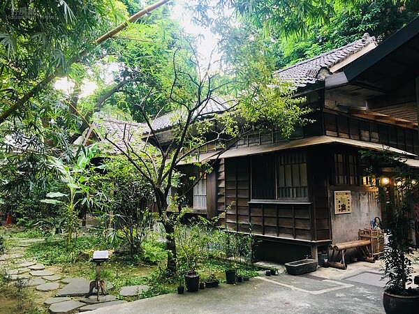 敦煌畫廊向台大租下前哲學系教授的住家,同時經營畫廊與青田茶館。 楊欽亮攝