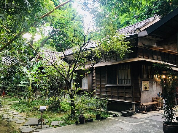 敦煌畫廊向台大租下前哲學系教授的住家，同時經營畫廊與青田茶館。   楊欽亮攝