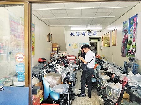 電動自行車,時速超過每小時25公里則立即開罰。