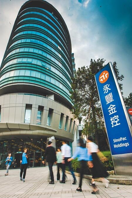 永豐銀行忠孝分行爆發理專盜領客戶存款數千萬元。圖為永豐金控總行大樓。（本報資料照片） 