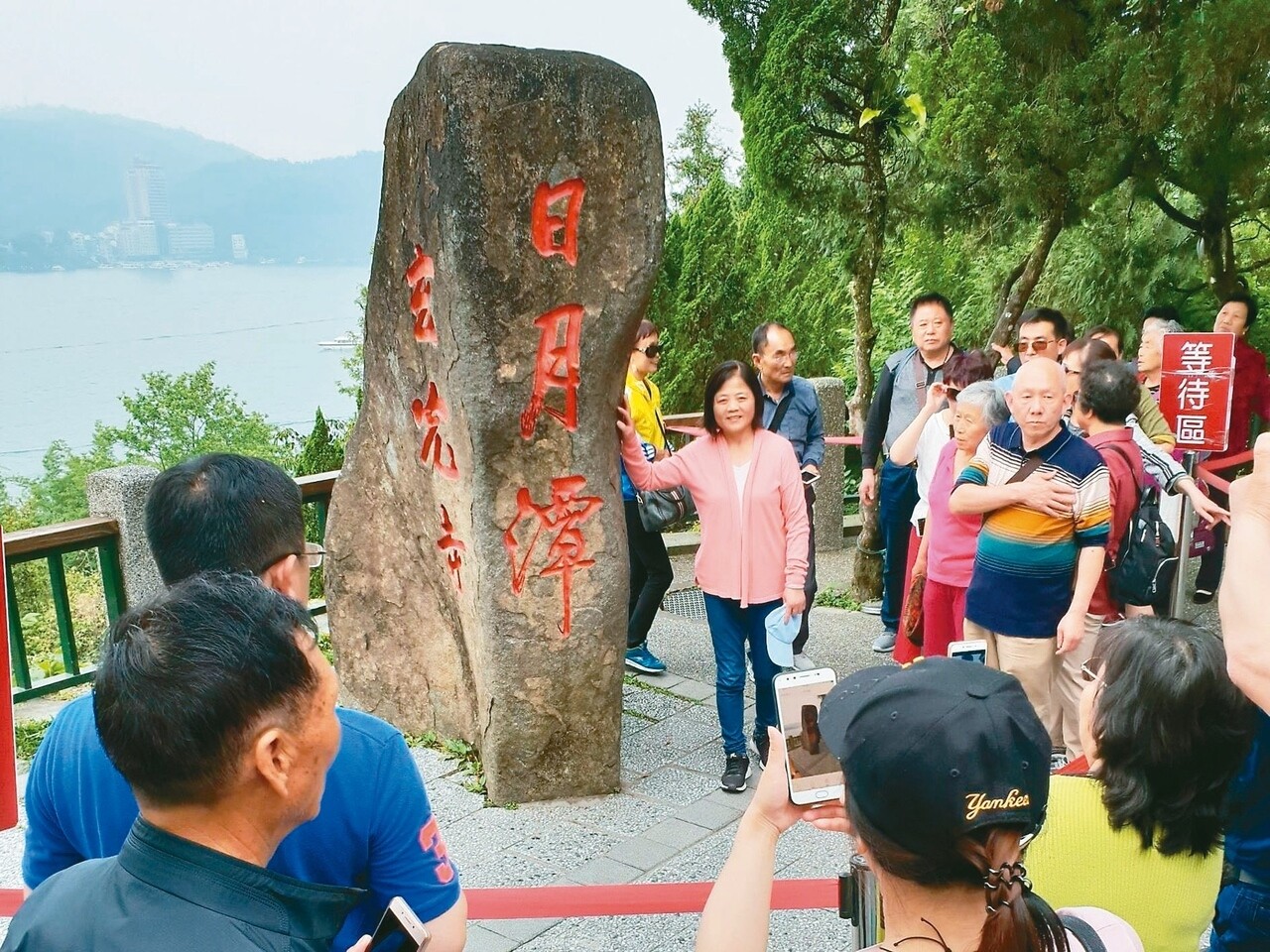 針對中國大陸暫停陸客來台自由行，台北市副市長鄧家基昨天列席行政院會，建議擴大免簽國家。 圖／聯合報系資料照片