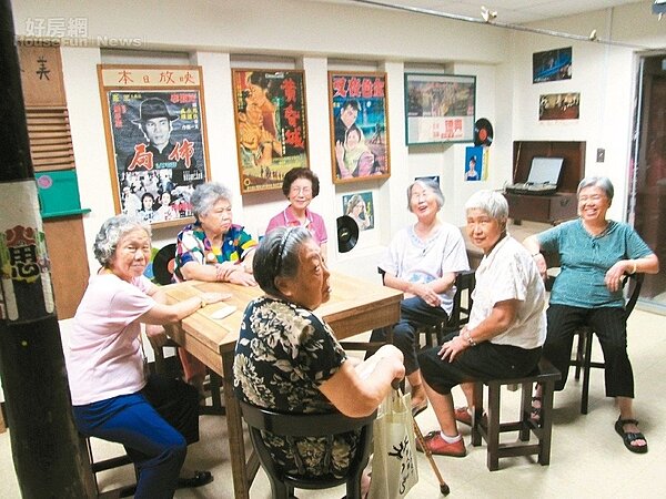 金管會主委鼓勵保險業投入托老事業如日照中心或是銀髮宅。 聯合報系資料庫