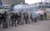 觀塘遊行示威衝突擴大　警方發射催淚彈及橡膠子彈