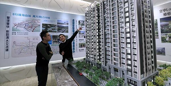 房價居高不下,但利率低無可低,有實際需求的自住客還是願意進場。圖/本報資料照片