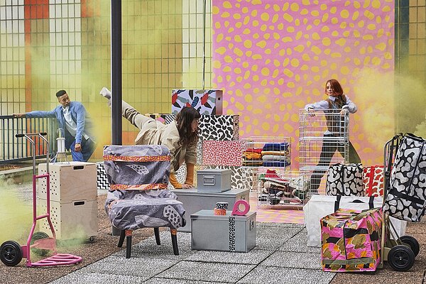 IKEA推出「OMBYTE限量系列」解決搬家大小困擾,時尚迷必備搬家幫手,用輕鬆好玩的方式開始美好生活。IKEA提供