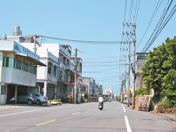 桃園航空城大園區竹圍街畫入航空城機場第三跑道「蛋黃區」用地（圖），政府將於9月辦理土地區段徵收公聽會。 記者曾增勳／攝影