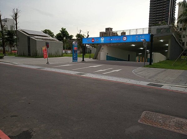 新北市土城區中央公園地下停車場9月1日起正式營運。圖/新北市交通局提供
