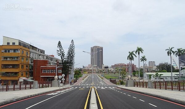 中國城暨運河星鑽地區區段徵收開發區,銜接金華橋道路已完工。照片台南市地政局提供