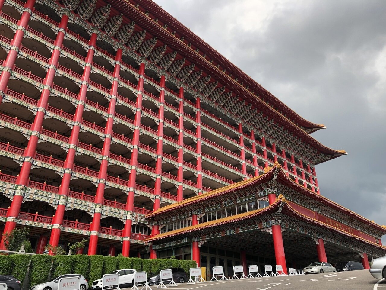 圓山飯店成立於1952年、歷時十年外觀全部落成,早年為台灣元首招待外賓的國家級宴會廳,圖為圓山飯店前棟外觀。記者黃文奇/攝影